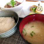 食処美酒 崇 - ご飯・味噌汁