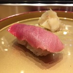 大勝 - 対馬沖で獲れた黒マグロの中トロ
            脂っこくなくて自然に口に入る臭みのなさ