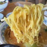 中国ラーメン彩龍 - 麺リフトアップ