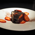 エクアトゥール - 苺のティラミス　黒トリュフ