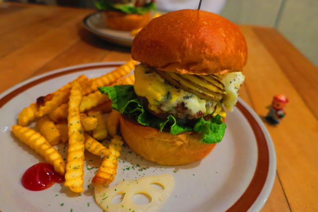 ハンバーガーショップ 閉店】新栄『THE BISHOP（ザ・ビショップ）』ハンバーガーが自慢