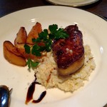 コリス - 焼いたフォアグラバターライスの上に