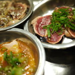 大衆炭火 やきとん ぶった  - 刺身盛り合わせ　レバー＆ハツ＆ガツシン