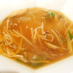 Minou - ふかひれスープ。うまいわー！と絶賛。