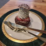 喫茶 半月 - 季節のシュークリーム