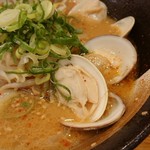 東雲亭 - はまぐりごま味噌ラーメン  辛さおさえ