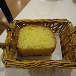 トラットリア マータント - 自家製パン