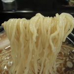 独歩 - 魚介中華そばの麺