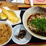 もちもち麺工房松 - ぶっかけうどん・鶏飯・海老天盛