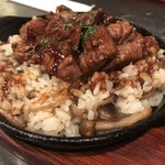 洋食&樽生ワイン しもじま亭 - バターライスキノコ飯 肉のっけ(メニュー外)