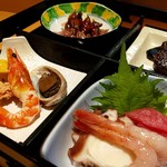 寿司常  - 寿司御膳1500円の料理  ホタルイカの和え物、刺身、海老、トコブシ等