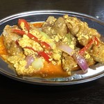 タイ東北モーラム酒店 - 鶏パッポンカリー皿