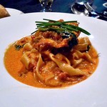 ゴッツォ ラーテ - タリアテッレ 地物彩野菜と渡り蟹のトマトクリームソース