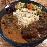 スパイスカレー モクロミ - 2種盛り ポークビンダルー 野菜と豆のカレー