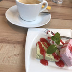 Seikouen - デザートセットのホットコーヒーとアイスケーキ
                        プラス250円です。