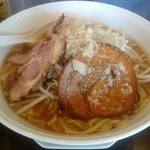 ガツ盛りラーメン みちる屋 - みちるめん【中】¥800-野菜少な目、ニンニク抜き、ビタ&ザ・肉クーポンで¥150-得した！