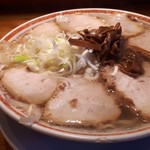 田中そば店 - 肉そば。なみなみと張られた清湯スープがいいですね～！