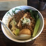 啜磨専科 - 「汁無担々麵（辛辣）」（830円）＋味付玉子（100円）