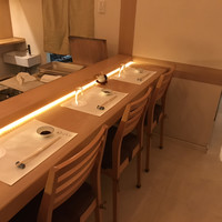みや古 - 落ち着いた佇まいのカウンター