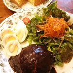 クスクス - ハンバーグステーキ(Ｂセット) ￥１０００・トースト→アーモンドトースト ＋￥５０