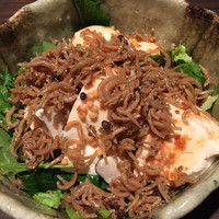 和 is 魯菴 - じゃこ豆腐サラダ