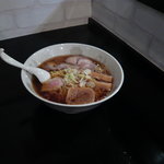永楽食堂 串揚げ居酒屋 - スープとメンマは絶品。麺も腰のあるちぢれ麺でのどごしがいい。