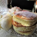 【1番人気】パンケーキバニラアイス添え