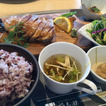 黒酢レストラン 黒酢本舗 桷志田 なんばスカイオ店 - 