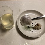 鰻はし本 - 冷茶と苺大福