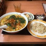 Honkon Rou - 担々麺と半チャーハンセット750円