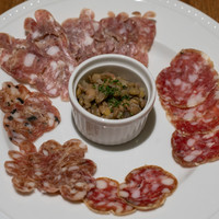 シャルキュ - 2019.1 自家製ソシソナイユ盛り合わせ（1,280円）サラミ盛り合わせ