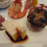 礼華　青鸞居 - 中華風テリーヌ、シイタケ（中に海老のすり身、くわい）（本日の前菜盛り合わせ）