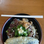 岡製麺所 - ぶっかけ肉うどん(大･冷)と茄子天