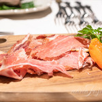 ザ・レギャン・トーキョー - イタリア エミリオ・ロマーニャ州 幻の生ハム  クラテッロ ジベッロと季節のフルーツ