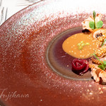 ザ・レギャン・トーキョー - 愛媛県産飯蛸の低温ポッシェ ヌワラエリア茶のソース マスタードのピクルスと金時人参