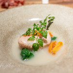 ザ・レギャン・トーキョー - 沖縄県産金目鯛の松笠焼き 菊芋のナージュ仕立て 蒸し雲丹とイクラと共に