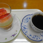 カフェ いちごジャム - ブレンドコーヒー：紅玉りんごのババロア