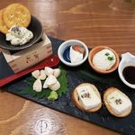 Nihonshu Genka Sakagura - 日本酒に合うチーズ盛り合わせ（一人前）６９０円　※写真は二人前