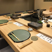 鮨まつやま - 二階のカウンターは6席です