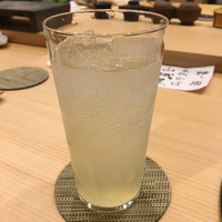 鮨まつやま - まずは、かぼすサワーで喉を潤すのです、滑りを良くしないとねー