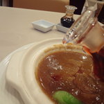 礼華　青鸞居 - フカヒレの土鍋入り姿煮煮込みに赤酢をたらして