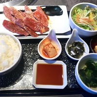 東京焼肉 平城苑 銀座5丁目店 - 和牛カルビ·アンガスハラミセット(ライス、スープ、漬物、小鉢)1450円