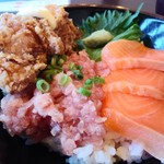 小樽食堂 - サーモンネギトロザンギ丼980円アップ