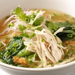 Tai Betonamuryouri Guri-N - 鶏がらとげん骨をじっくり煮込んでとった澄んだスープ。野菜たっぷりでもちもちののどごしのよい麺がおいしい。