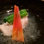 鮨 とかみ - 白河甘鯛を京都の金時人参、ほうれん草と一緒に