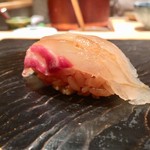 鮨 とかみ - 真鯛   新鮮で歯応えがある！コリコリの食感