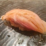 鮨 とかみ - 鰆の昆布締め 噛んでいくとサワラの旨味が口の中に広がっていく。ほんわりとろ感もあり美味い！