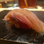 鮨 とかみ - 鰆の昆布締め 噛んでいくとサワラの旨味が口の中に広がっていく。ほんわりとろ感もあり美味い！