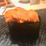 鮨 とかみ - バフンウニ これは美味い！ものすごくクリーミーで、口の中でとろけます。本当に全く臭みがない至極の一品