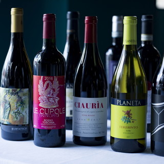 イタリアワインを中心に常時70種以上の品揃え。